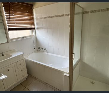 COMFORTABLE FAMILY LIVING - Photo 4