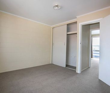 Central City – 2 Bedroom unit, Suit Couple, Single carport - Photo 3