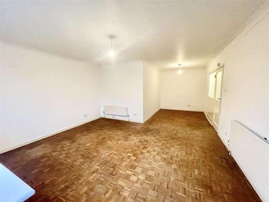 Mardon, Westfield Park, Pinner, HA5 - Photo 1