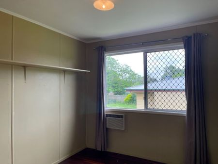 Spilt Level House 4 Big Bedrooms Close to Town. - Photo 2