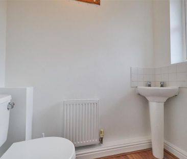 3 bedroom semi-detached house to rent - Photo 6