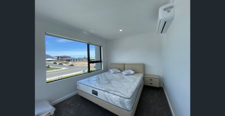 $310 for one Master bedroom with ensuite and 1 parking space in a brand-new water-front home ; Fully furnished and in a shared home - Photo 5