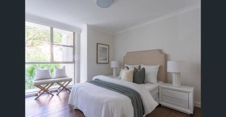 Sunlit Elizabeth Bay Retreat Surrounded by Greenery - Photo 3