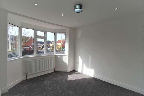 Pooley Green Road, Egham, TW20 - Photo 1