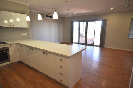 STUNNING 4x2 - Ideal Family Home - Ample Room - Photo 4