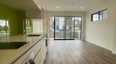 Beautiful 3 Bedroom Townhouse in Hobsonville - Photo 3