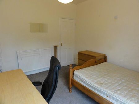 1 bedroom in a house share to rent - Photo 4