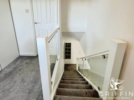Addison Gardens, Grays, RM17 - Photo 4