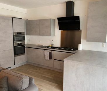 SCHELLEBELLE - Gelijkvloers appartement met tuintje. - Photo 5