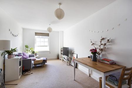 1 bedroom flat to rent - Photo 2