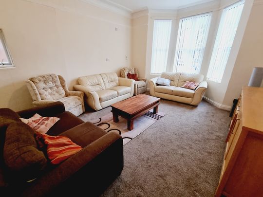 7 Bed Student Accommodation - Photo 1
