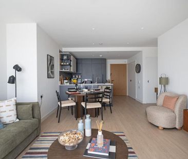 3 bedroom flat to rent - Photo 4