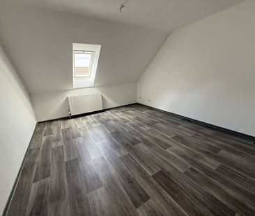 Helle Dachgeschosswohnung in Husum mit geräumiger Loggia! - Photo 1