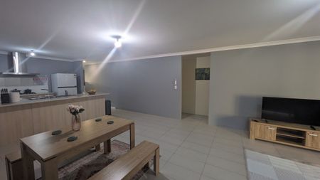 LARGE, SPACIOUS ROOM WITH AIR CONDITIONING in a QUAINT and QUIET NEIGHBOURHOOD!!! - Photo 4