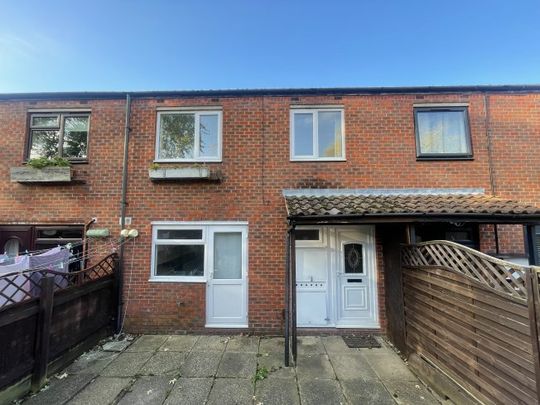 Falcon Avenue, MK6 - Photo 1