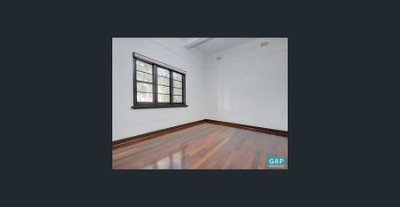 Great Location - heritage building - Photo 4