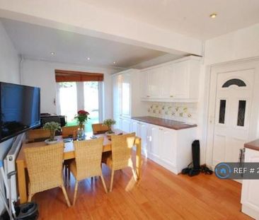 1 bedroom in a house share to rent - Photo 2