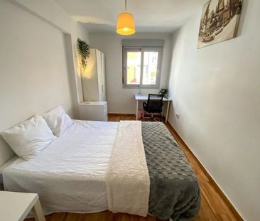 Calle Maestro Arrieta, Sevilla, Andalusia 41010 - Photo 3