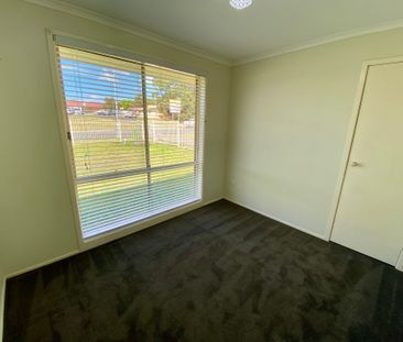 Charming Family Home in Nowra - Photo 4