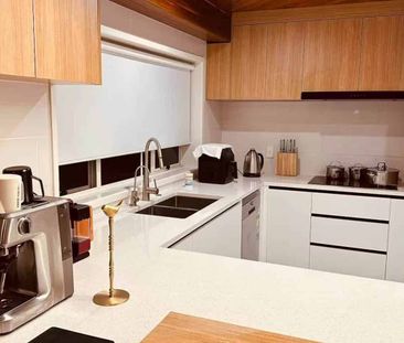 This is a nice family house in Torbay - Photo 2