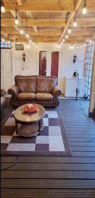 1 bedroom in a house share to rent - Photo 1