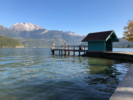 Entre lac et montagne, charmant Appartement T4 avec grande terrasse, accès jardin, parking privé et garage - Photo 3