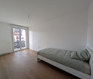 Location Appartement 4 pièces 82m² - Photo 3