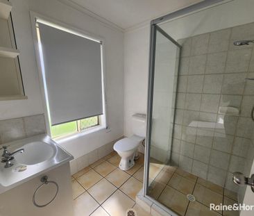 4 Bed Family Home - Photo 2