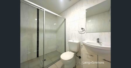 Modern two-bedroom unit in a prime location - Photo 3