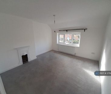 4 bedroom semi-detached house to rent - Photo 1