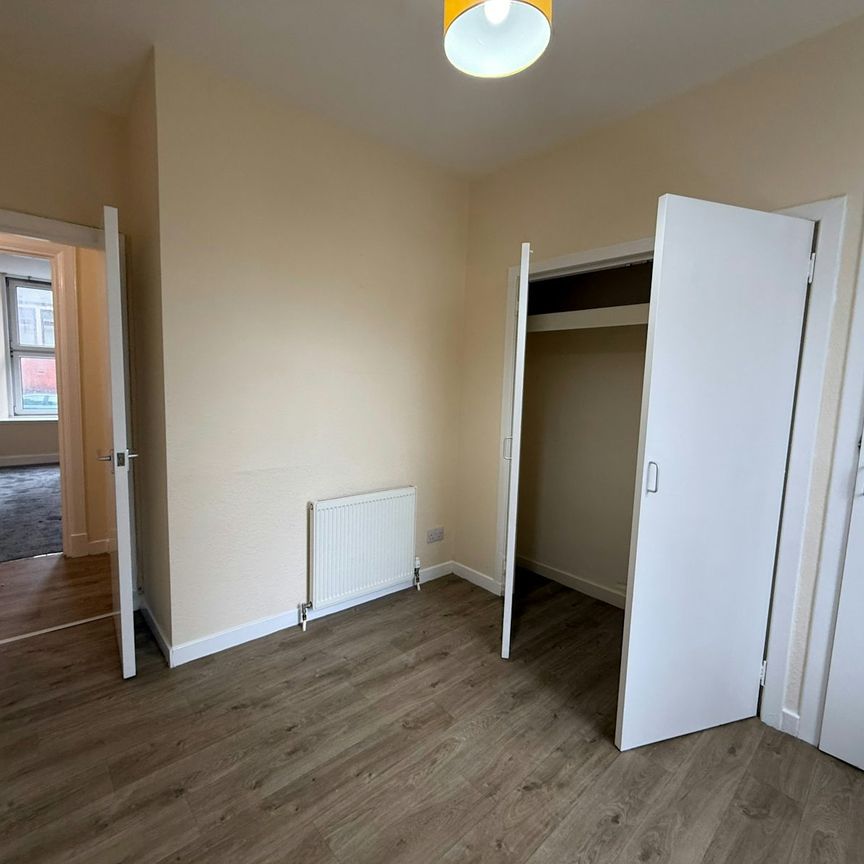 Flat to rent on - Photo 1