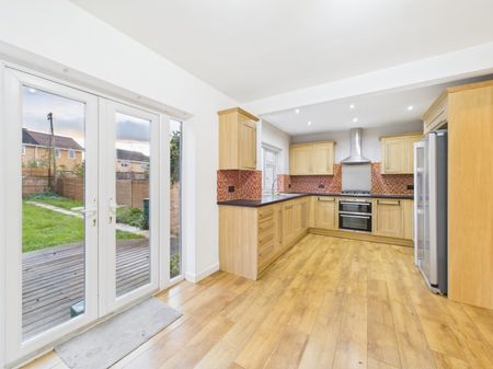 Hales Close, Cheltenham, Gloucestershire, GL52 - Photo 5