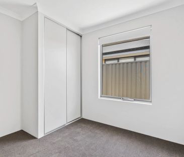 Perfect Lock-and-Leave Living in South Yunderup - Photo 2