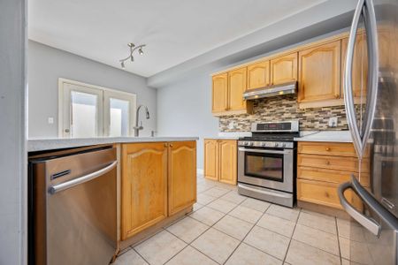 For Lease - 10 Pogonia Street, Toronto, Ontario - Photo 5