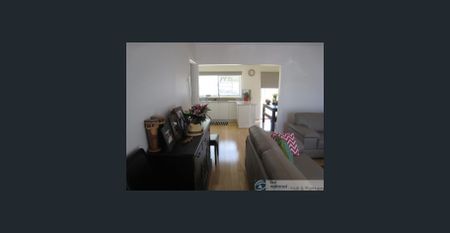 Beautifully Presented Home in a Quiet Court Location - Photo 3