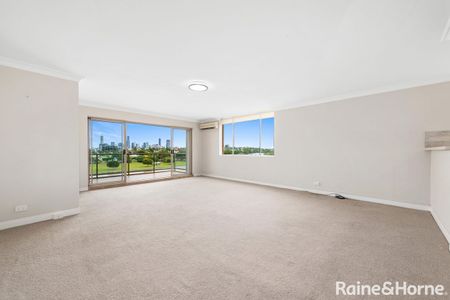 Sub-Penthouse With Spectacular Views - Photo 3