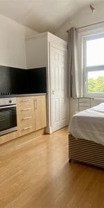 To Let - Photo 4