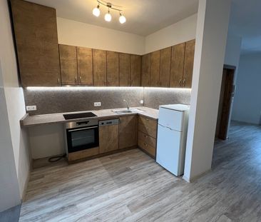 Pronájem bytu 1+kk a garsoniéry 36 m², Kostelní, Jindřichův Hradec - Photo 2