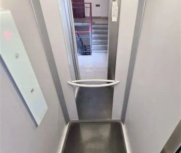 Kompletně zařízený byt 2+kk (balkón s výhledem) v posledním patře d... - Photo 5