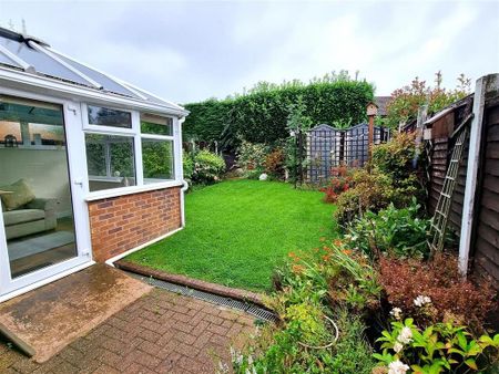 3 bedroom semi-detached house to rent - Photo 2