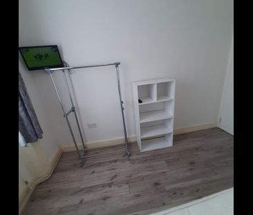 Studio Flat, Tachbrook Street, SW1V - Photo 6