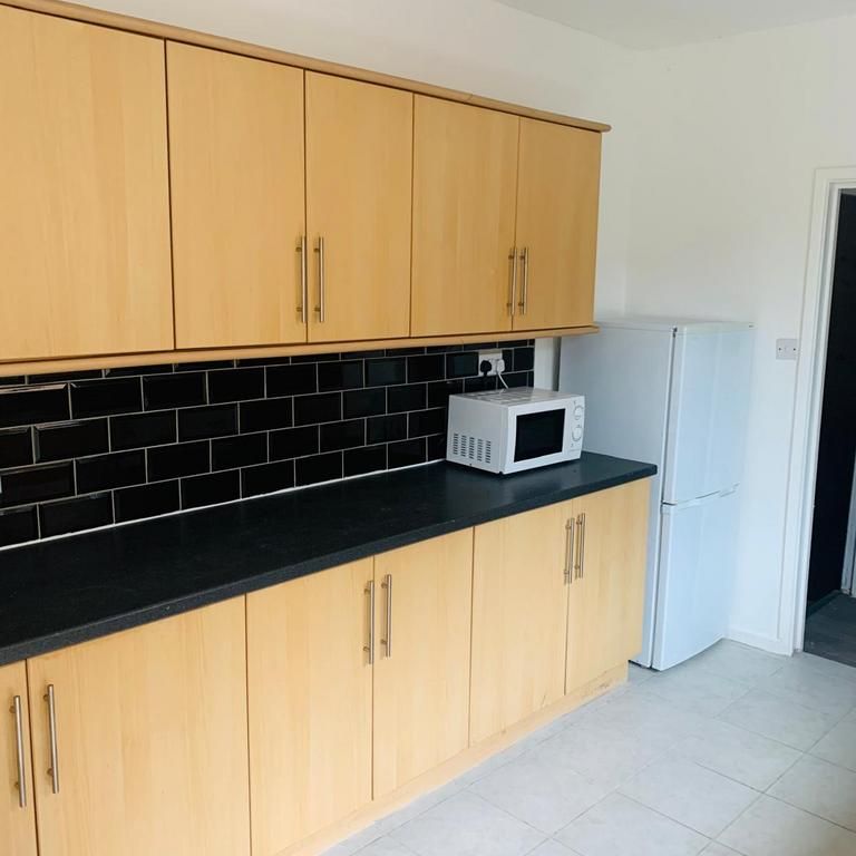 4 bedroom terraced house to rent - Photo 1