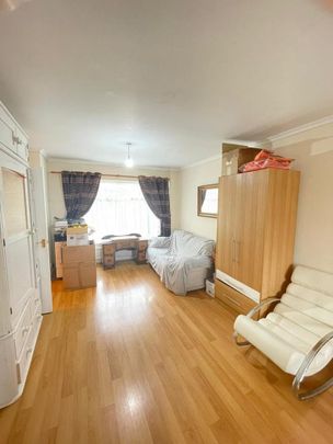 4 bedroom semi-detached house to rent - Photo 1