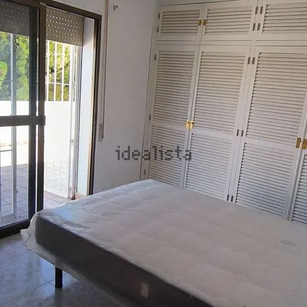 Alquiler de piso en Calle Benahavís - Photo 1