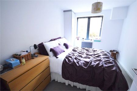 1 Bedroom Flat / Apartment - St Clement Street, Winchester - Photo 5