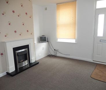 2 bedroom end of terrace house to rent - Photo 1