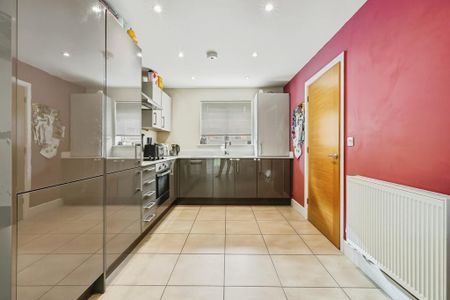 3 bedroom semi-detached house to rent - Photo 3