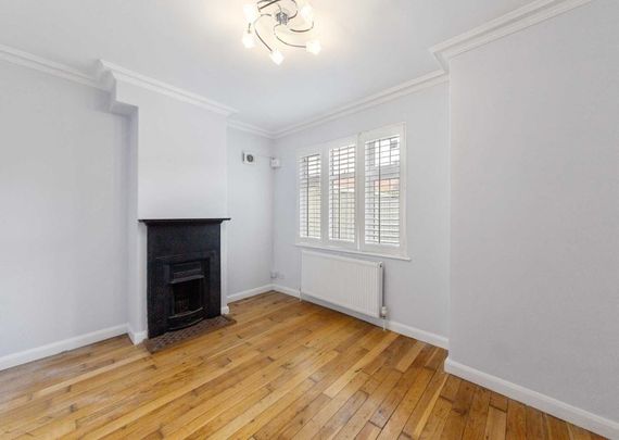 Tilehurst Road, SW18 3EY, London - Photo 1