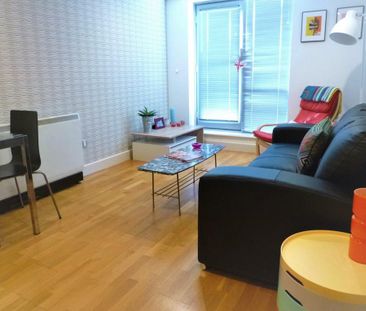 2 bedroom flat to rent - Photo 2