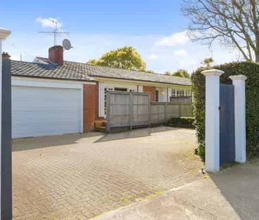 Charming Short-Term Rental in Prime Victoria Ave - Photo 5